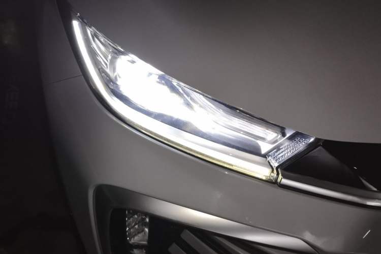 Used EXEED Lingyun 2021 400T Two-Wheel Drive Star Prestige Edition Right Front Headlight