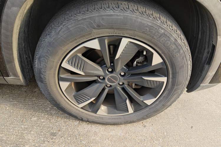 Used EXEED Lingyun 2021 290T Two-Wheel Drive Star Edition Right Front Wheel Hub