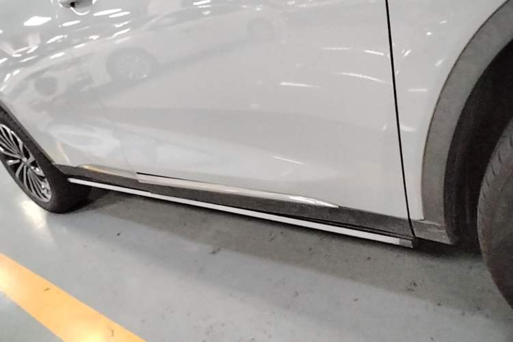 Used EXEED Lingyun 2021 400T Two-Wheel Drive Star Prestige Edition Right Side Sill