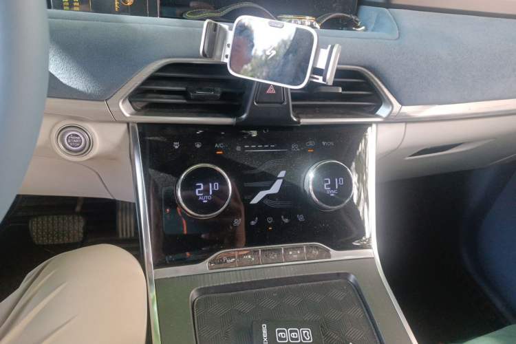 Used EXEED Lingyun 2021 400T Two-Wheel Drive Star Prestige Edition Audio And AC Panel