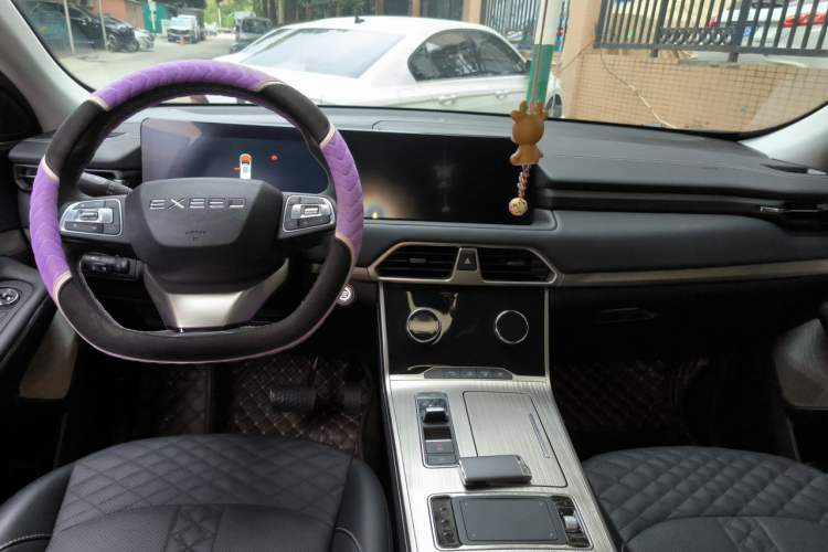 Used EXEED Lingyun 2021 290T Two-Wheel Drive Starry Edition Center Console