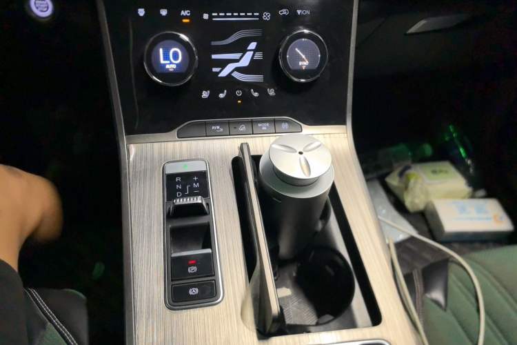 Used EXEED Lingyun 2021 290T Two-Wheel Drive Starry Edition Gear Lever