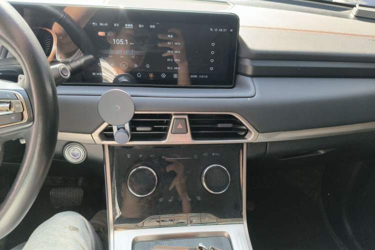 Used EXEED Lingyun 2021 400T Two-Wheel Drive Star Prestige Edition Audio And AC Panel
