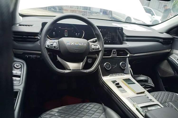 Used EXEED Lingyun 2021 290T Two-Wheel Drive Starry Edition Center Console