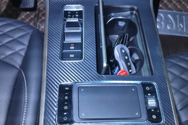 Used EXEED Lingyun 2021 290T Two-Wheel Drive Starry Edition Gear Lever