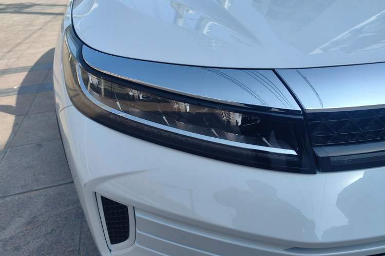 Used EXEED Lingyun 2021 290T Two-Wheel Drive Star-Style Version Right Front Headlight
