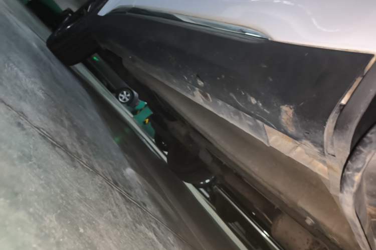 Used EXEED Lingyun 2021 290T Two-Wheel Drive Starry Edition Right Side Sill