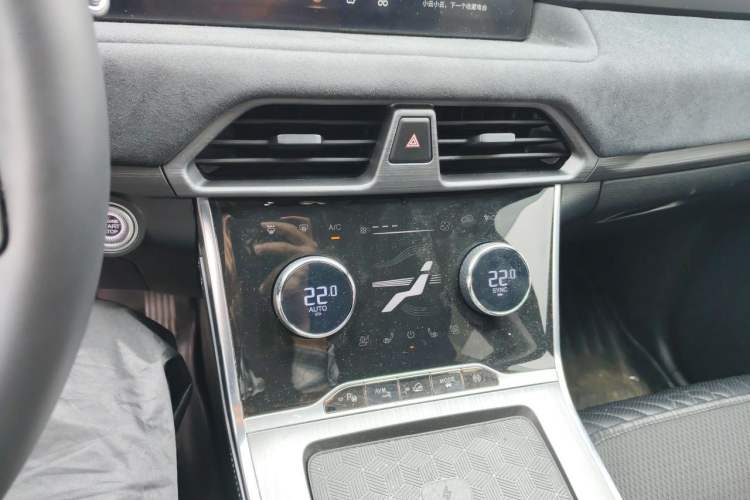 Used EXEED Lingyun 2023 400T Four-Wheel Drive Star Prestige Edition Audio And AC Panel