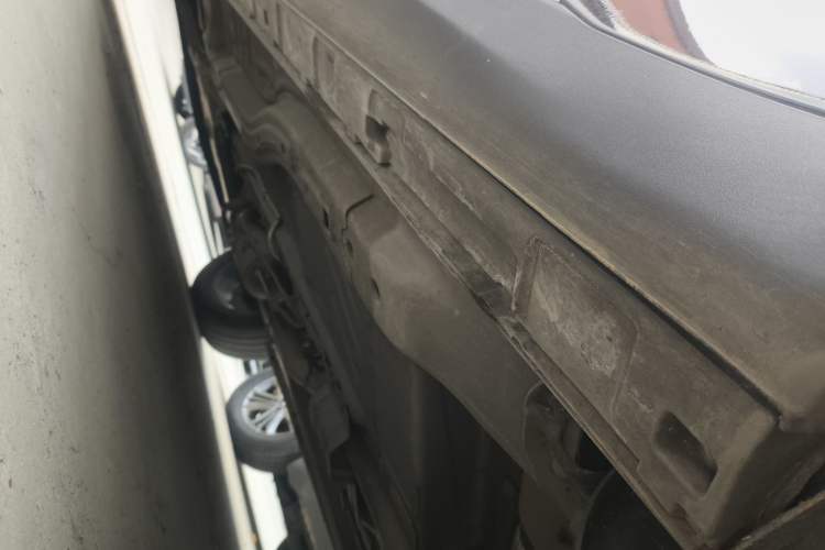 Used EXEED Lingyun 2023 300T Two-Wheel Drive Starry Edition Left Side Sill