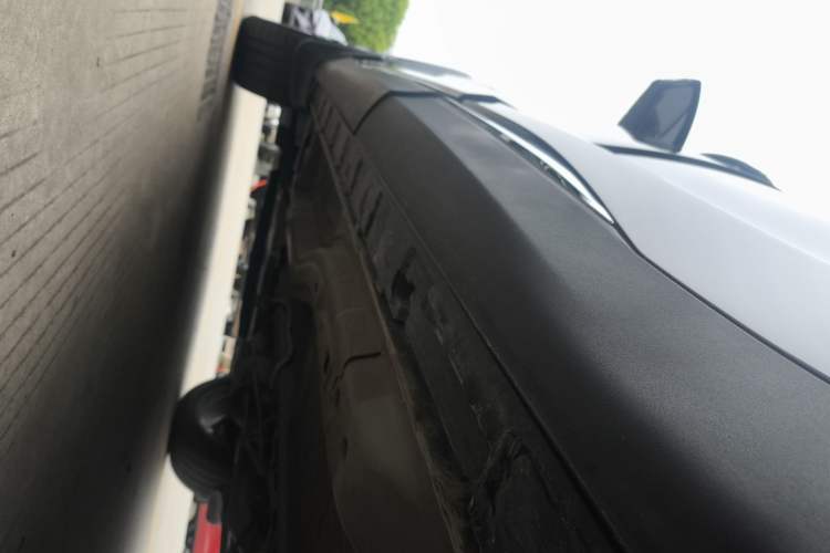 Used EXEED Lingyun 2023 400T Four-Wheel Drive Star Prestige Edition Left Side Sill