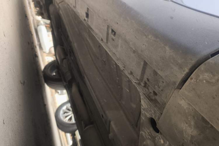Used EXEED Lingyun 2023 300T Two-Wheel Drive Starry Edition Right Side Sill