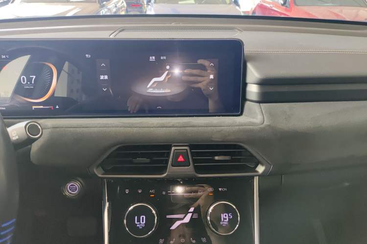 Used EXEED Lingyun 2023 400T Four-Wheel Drive Star Prestige Edition Audio And AC Panel