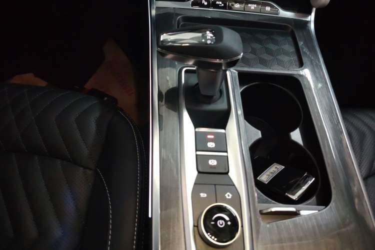 Used EXEED Lingyun 2023 400T Two-Wheel-Drive Star Prestige Edition Gear Lever