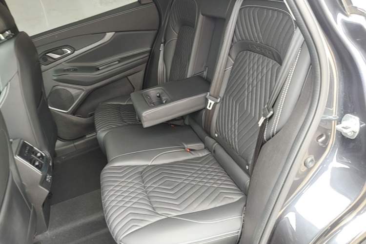 Used EXEED Lingyun 2023 300T Two-Wheel Drive Starry Edition Left Rear Seat