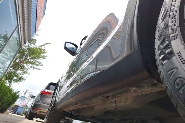 Used EXEED Lingyun 2023 300T Two-Wheel Drive Starry Edition Left Side Sill