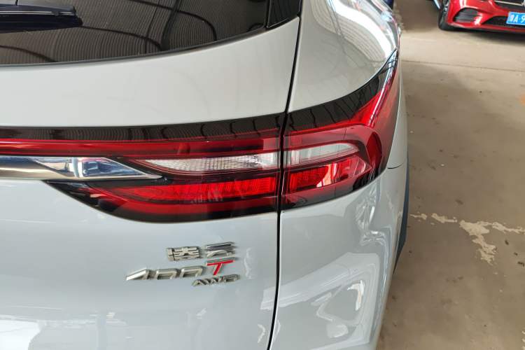 Used EXEED Lingyun 2023 400T Four-Wheel Drive Star Prestige Edition Right Rear Taillight