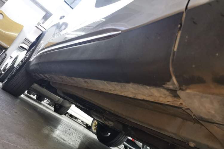 Used EXEED Lingyun 2023 300T Two-Wheel Drive Starry Edition Right Side Sill