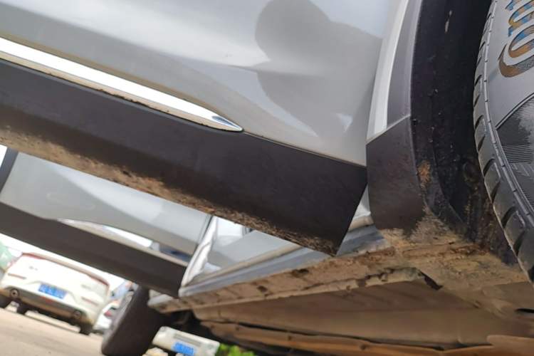 Used EXEED Lingyun 2023 300T Two-Wheel Drive Starry Edition Right Side Sill