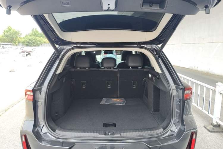 Used EXEED Lingyun 2023 300T Two-Wheel Drive Starry Edition Trunk