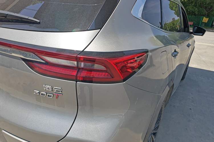 Used EXEED Lingyun 2023 300T Two-Wheel Drive Starry Edition Right Rear Taillight