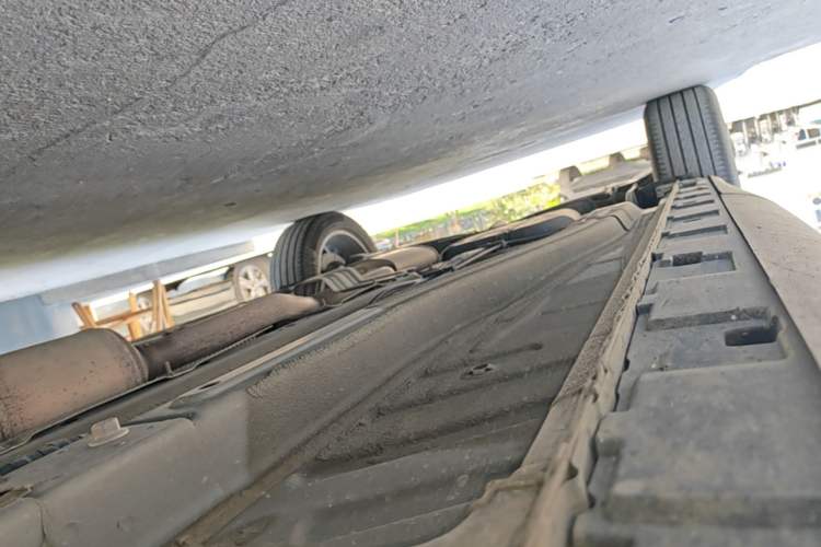 Used EXEED Lingyun 2023 300T Two-Wheel Drive Starry Edition Right Side Sill
