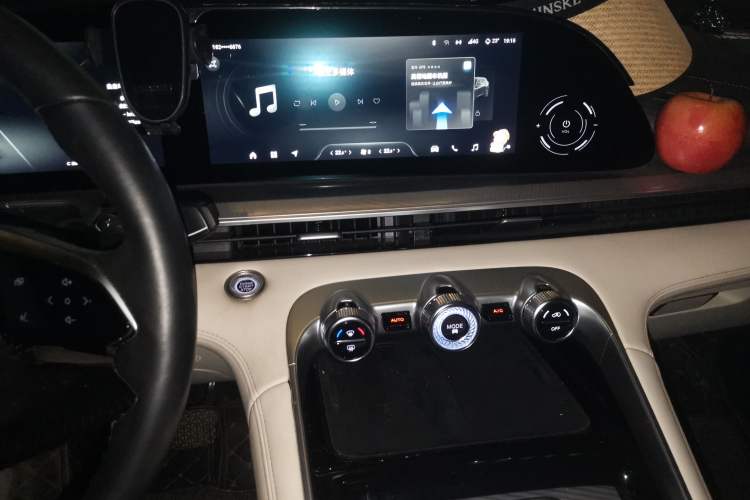 Used EXEED Lingyun 2024 400T Four-Wheel Drive Star Prestige Edition Audio And AC Panel