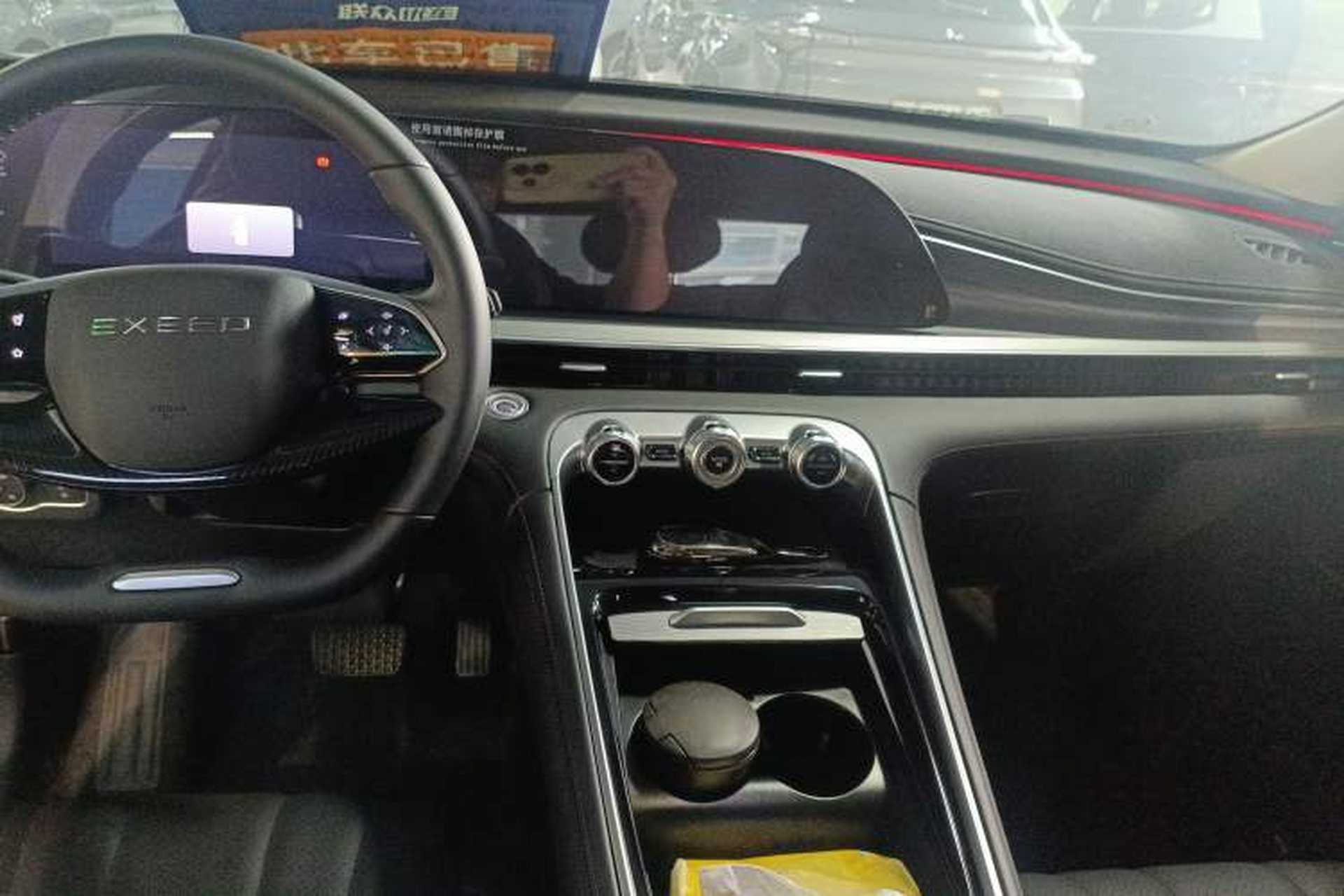 Used EXEED Lingyun 2024 400T Two-Wheel-Drive King Edition Audio And AC Panel