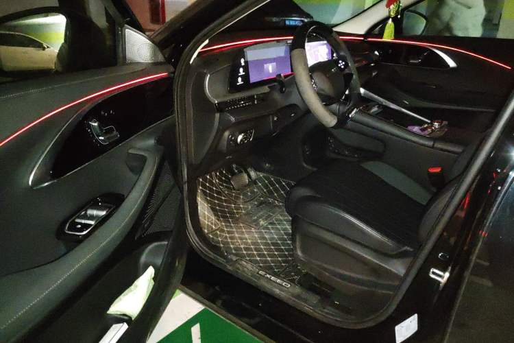 Used EXEED Lingyun 2024 400T Two-Wheel-Drive King Edition Driver Seat