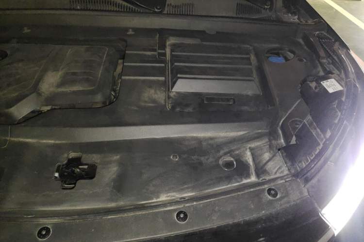 Used EXEED Lingyun 2024 400T Two-Wheel-Drive King Edition Engine Bay Left