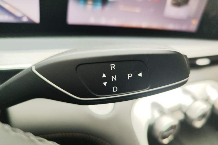 Used EXEED Lingyun 2024 300T Two-Wheel Drive Starlight Edition Gear Lever
