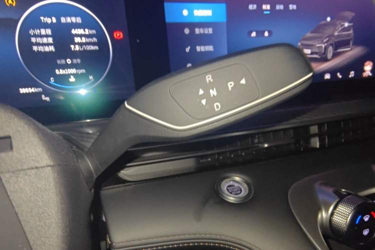 Used EXEED Lingyun 2024 300T Two-Wheel Drive Starlight Edition Gear Lever