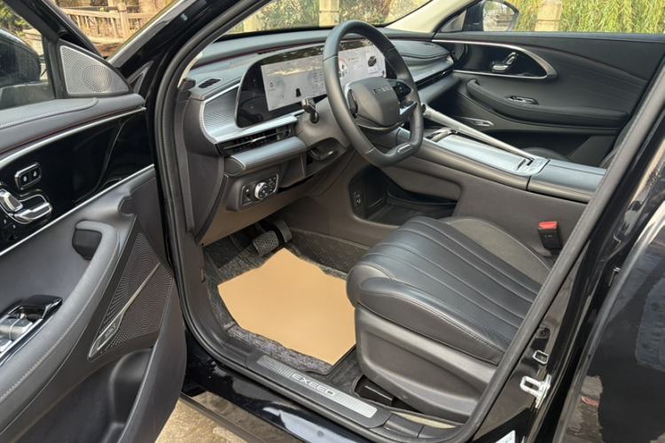 Used EXEED Lingyun 2024 300T Two-Wheel Drive Starlight Edition Interior 2