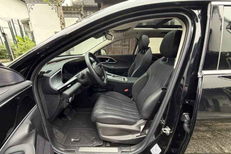 Used EXEED Lingyun 2024 300T Two-Wheel Drive Starlight Edition Interior 2