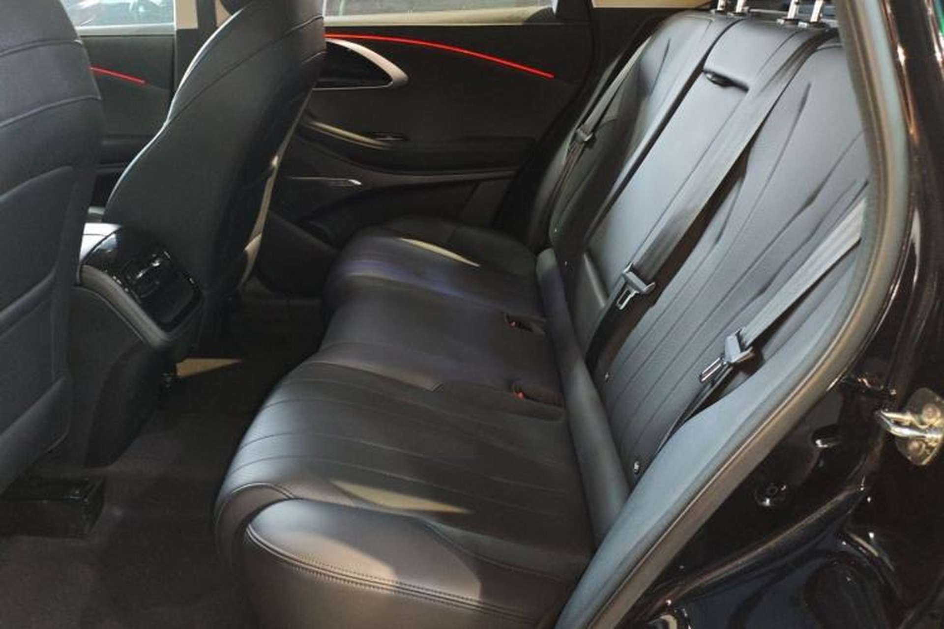 Used EXEED Lingyun 2024 400T Two-Wheel-Drive King Edition Left Rear Seat