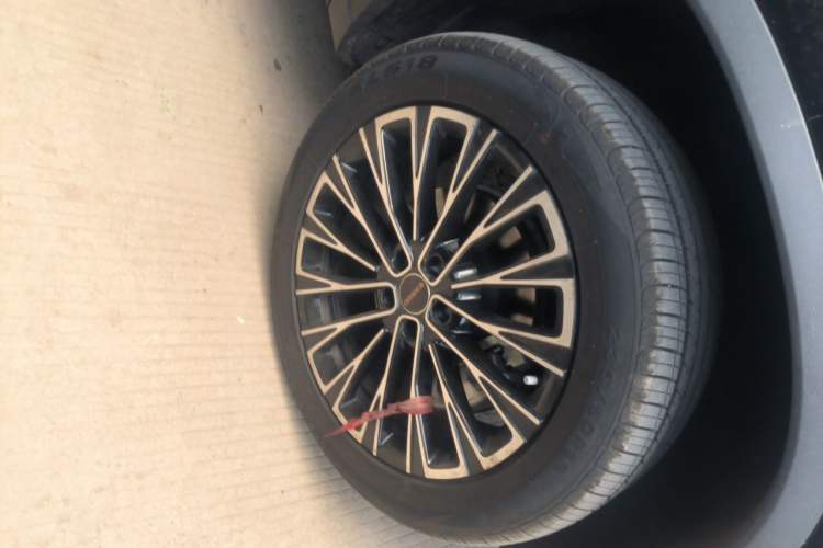 Used EXEED Lingyun 2024 300T Two-Wheel Drive Star Edition Right Front Wheel Hub