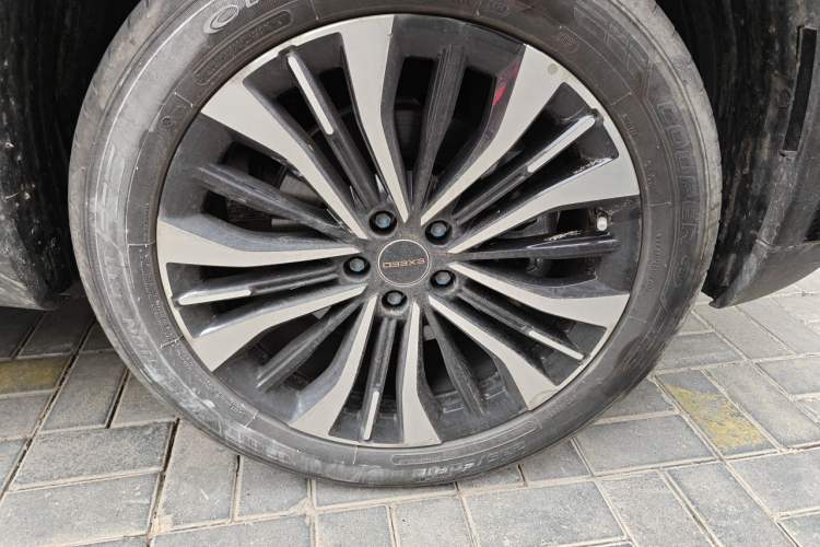 Used EXEED Lingyun 2024 300T Two-Wheel Drive Starlight Edition Right Front Wheel Hub
