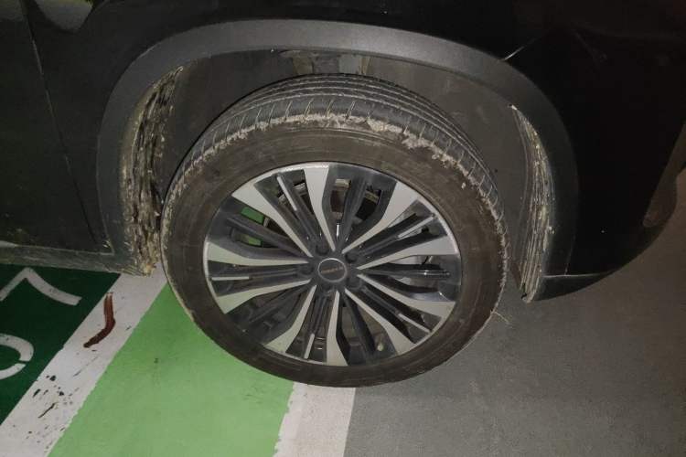 Used EXEED Lingyun 2024 400T Two-Wheel-Drive King Edition Right Front Wheel Hub