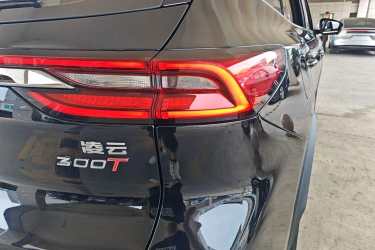 Used EXEED Lingyun 2024 300T Two-Wheel Drive Starlight Edition Right Rear Taillight