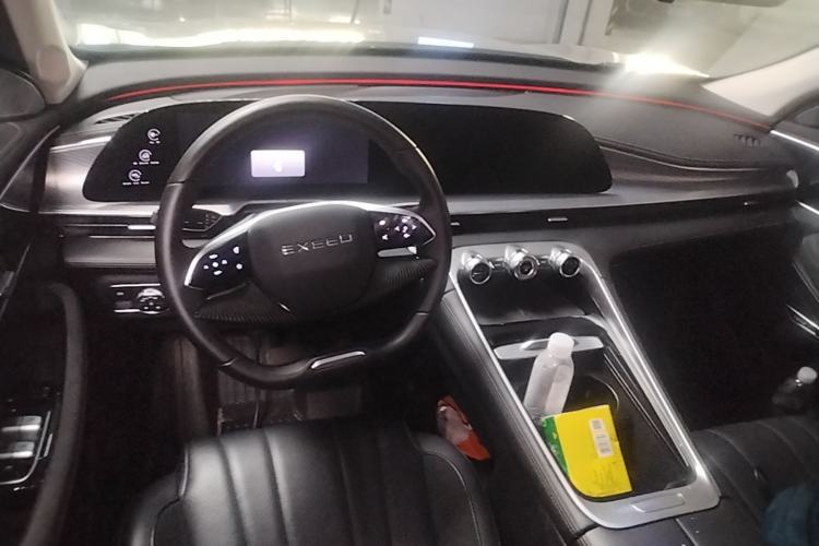 Used EXEED Lingyun 2024 300T Two-Wheel Drive Starlight Edition Center Console