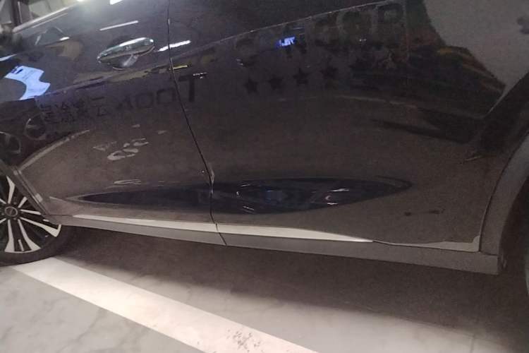 Used EXEED Lingyun 2024 300T Two-Wheel Drive Starlight Edition Left Side Sill