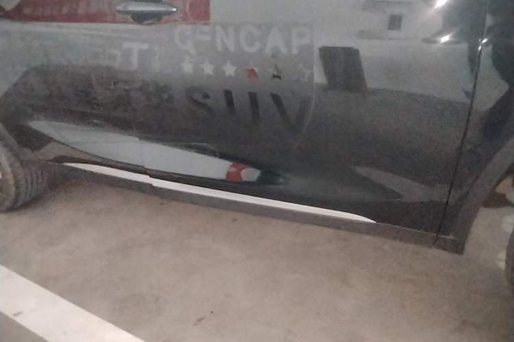 Used EXEED Lingyun 2024 300T Two-Wheel Drive Starlight Edition Right Side Sill
