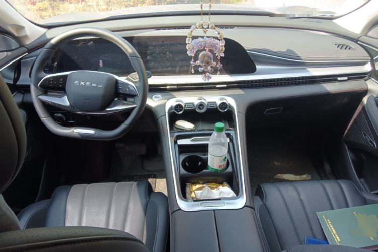 Used EXEED Lingyun 2024 300T Two-Wheel Drive Starlight Edition Center Console