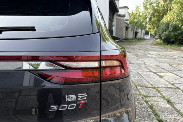 Used EXEED Lingyun 2024 300T Two-Wheel Drive Starlight Edition Exterior 8