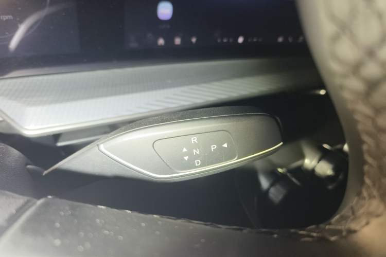 Used EXEED Lingyun 2024 400T Two-Wheel-Drive King Edition Gear Lever