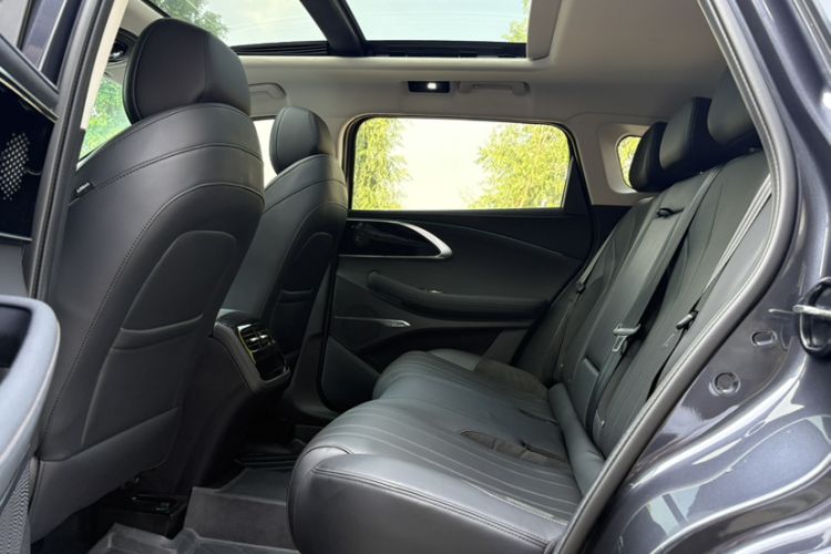 Used EXEED Lingyun 2024 300T Two-Wheel Drive Starlight Edition Interior 2