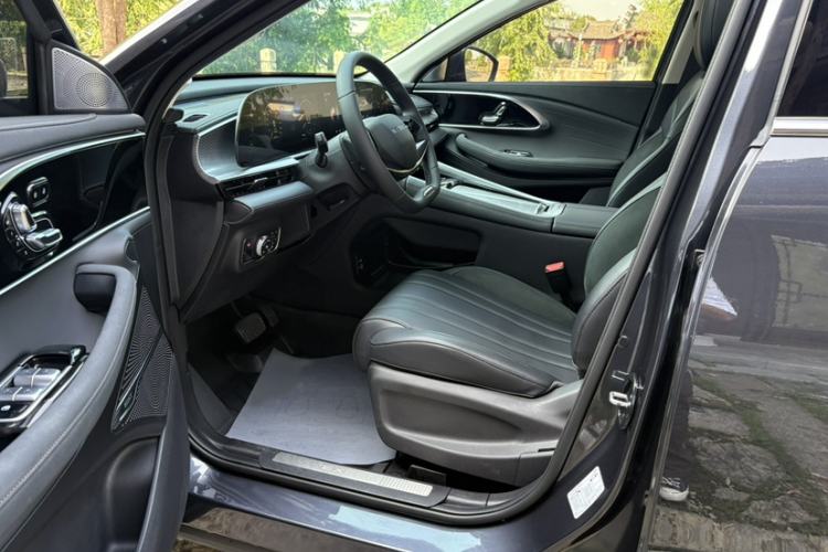 Used EXEED Lingyun 2024 300T Two-Wheel Drive Starlight Edition Interior 3