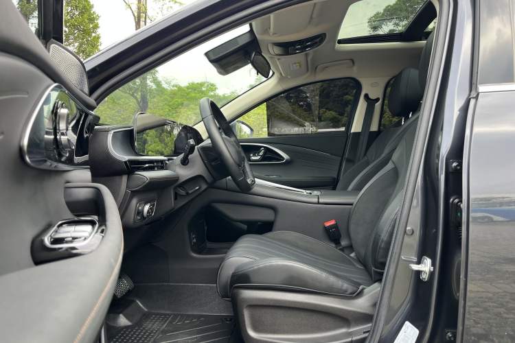 Used EXEED Lingyun 2024 300T Two-Wheel Drive Starlight Edition Interior 5
