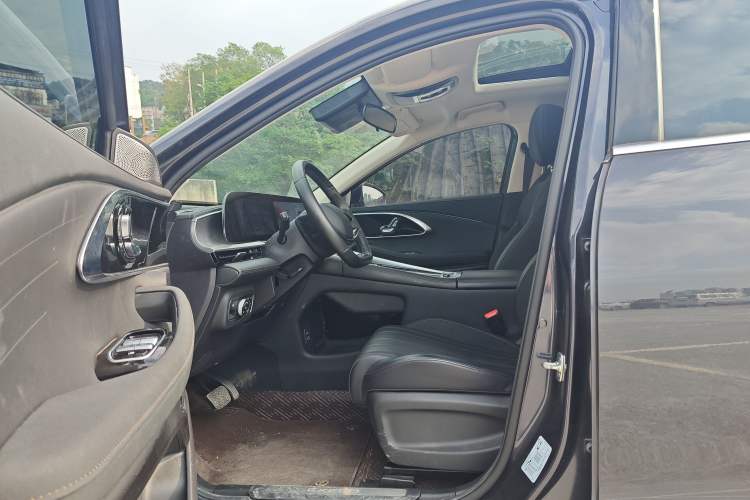 Used EXEED Lingyun 2024 300T Two-Wheel Drive Starlight Edition Interior 5