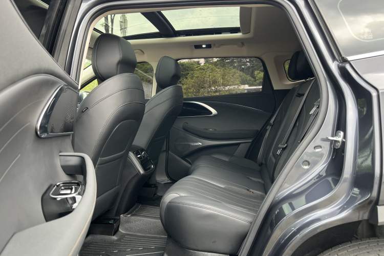 Used EXEED Lingyun 2024 300T Two-Wheel Drive Starlight Edition Interior 6