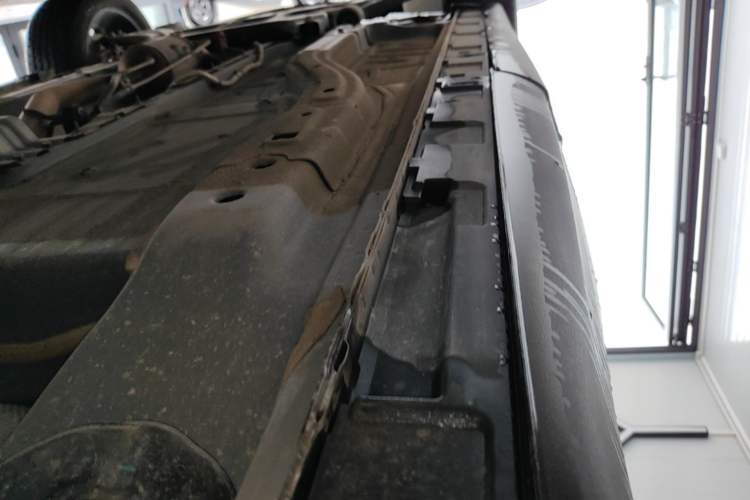 Used EXEED Lingyun 2024 300T Two-Wheel Drive Starlight Edition Left Side Sill